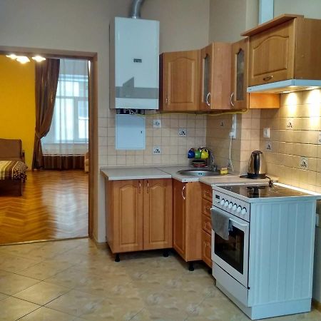 Apartment On Virmens'Ka Street ลวีฟ ภายนอก รูปภาพ