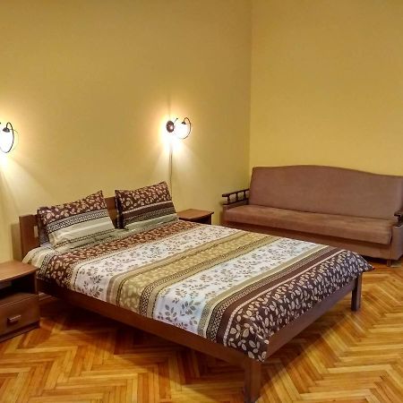 Apartment On Virmens'Ka Street ลวีฟ ภายนอก รูปภาพ