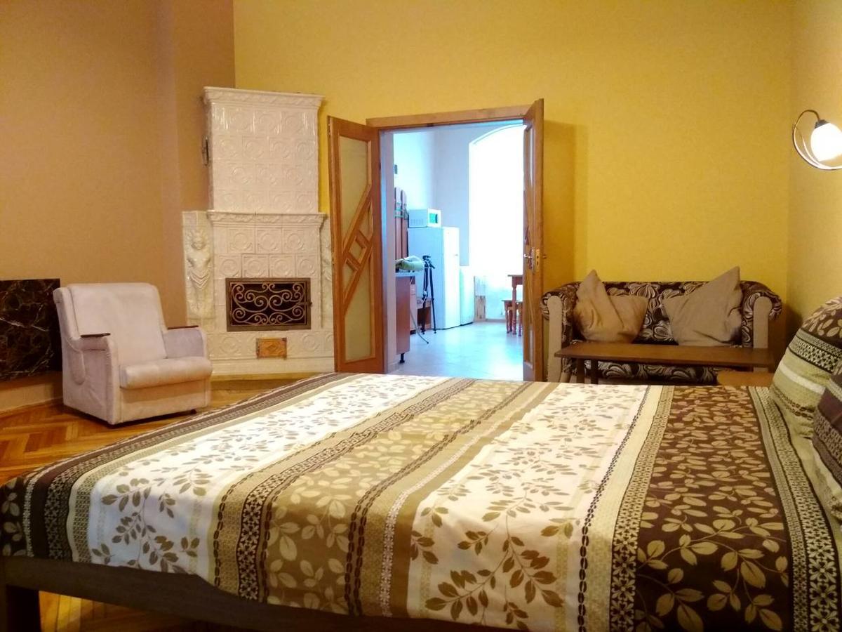 Apartment On Virmens'Ka Street ลวีฟ ภายนอก รูปภาพ