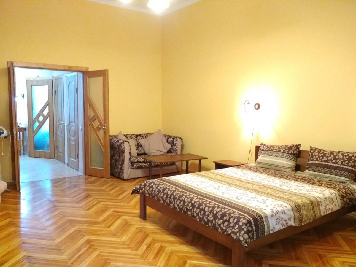 Apartment On Virmens'Ka Street ลวีฟ ภายนอก รูปภาพ