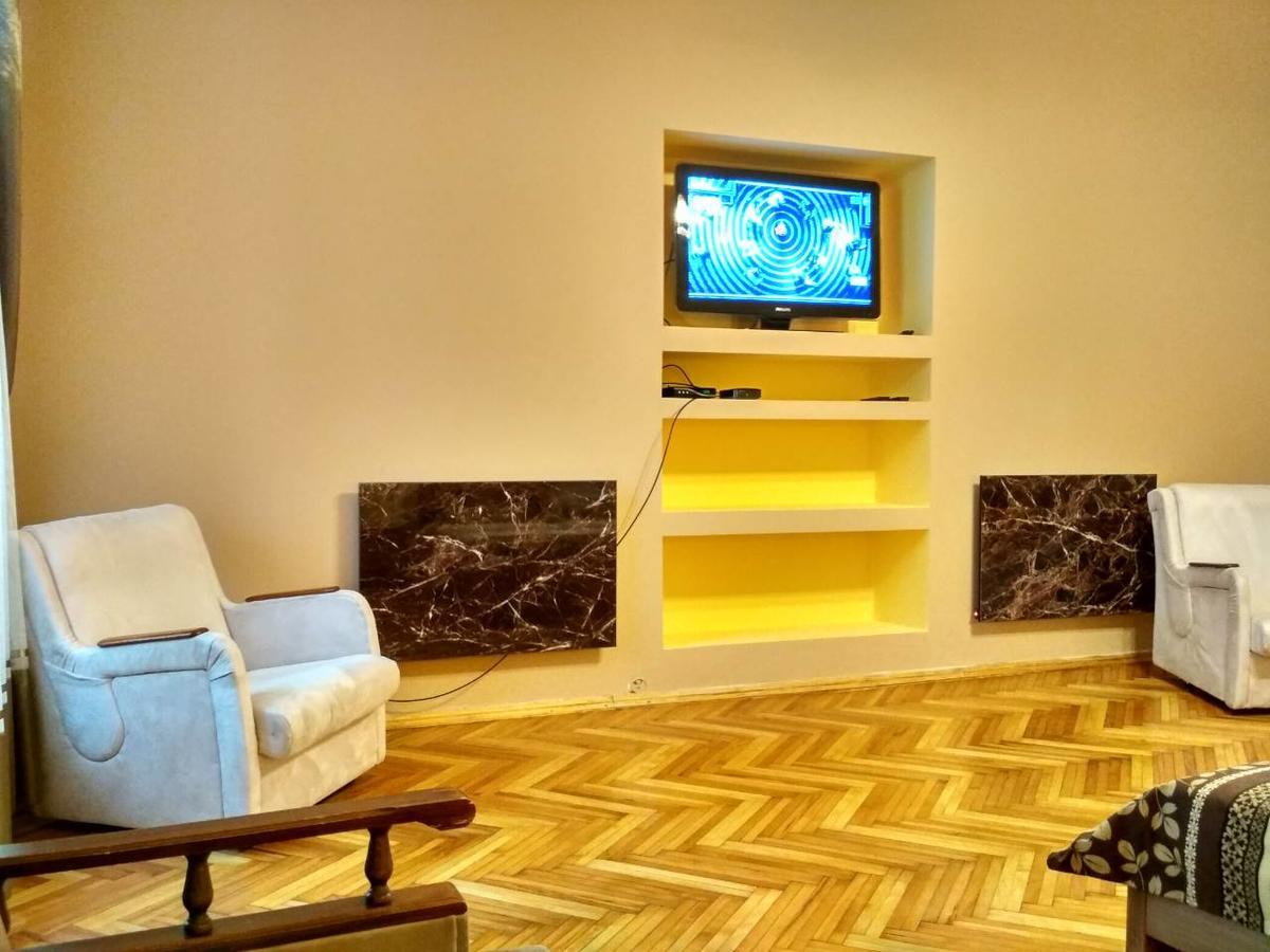 Apartment On Virmens'Ka Street ลวีฟ ภายนอก รูปภาพ