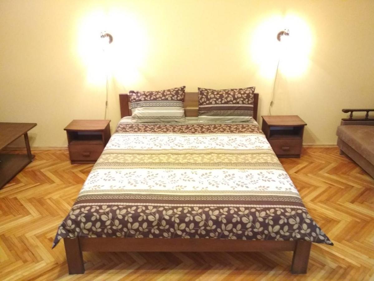 Apartment On Virmens'Ka Street ลวีฟ ภายนอก รูปภาพ
